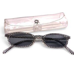 Sammann Black & White Rectangle Sunglasses With +2.0 Magnification & Clear Case
